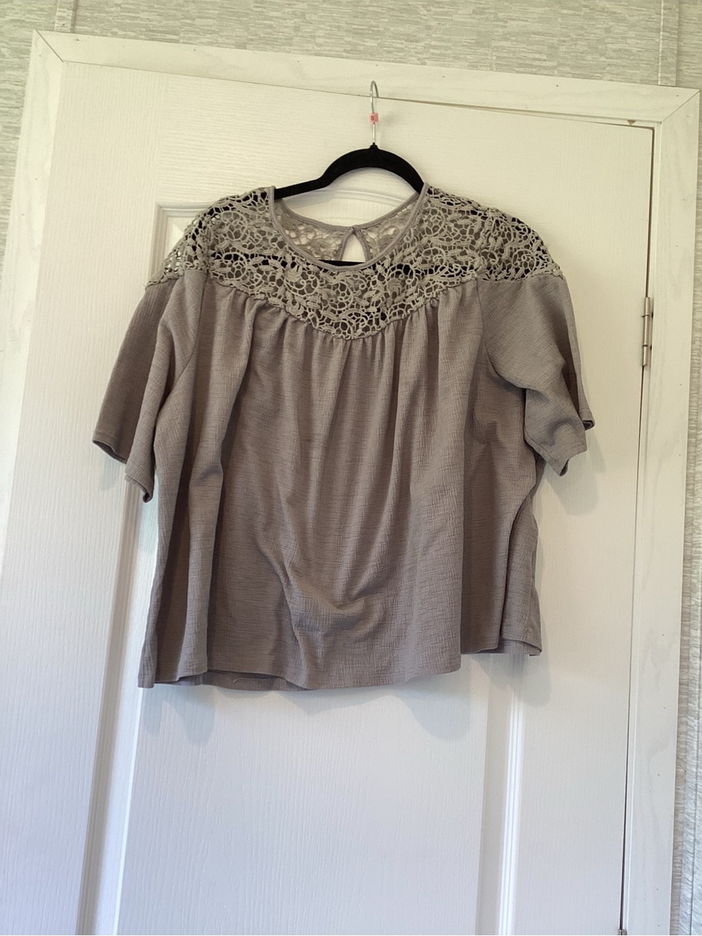 Apt. 9 gray Crochet Yoke Blouse XL EUC